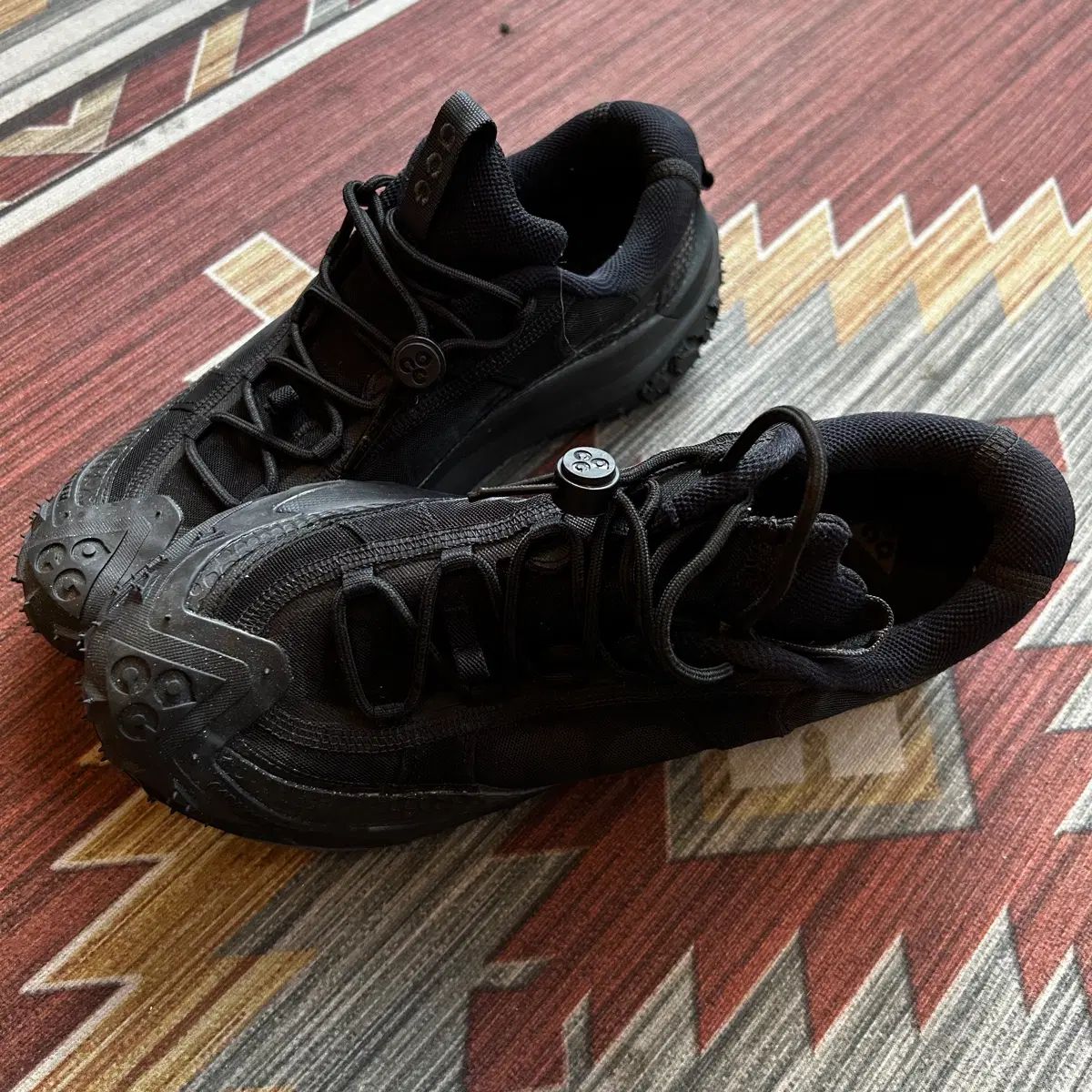 ナイキ acg マウンテン フライ2 ロー オールブラック