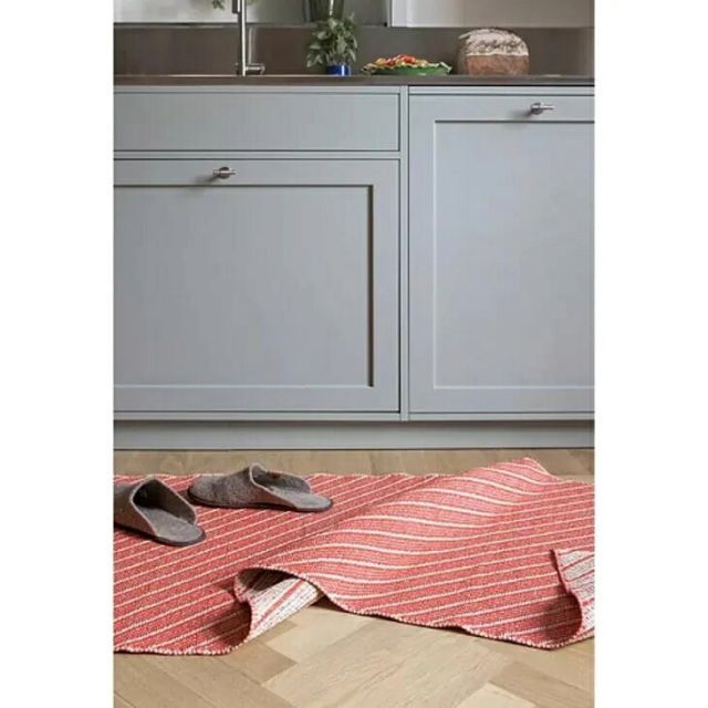 BRITA SWEDEN | ESTER (red) | プラスティックラグ (70x100cm) ブリタスウェーデン 北北欧 ラグマット キッチンマット 玄関マット リビング レッド 赤 リバーシブル 水洗い おしゃれ スウェーデン 北欧インテリア