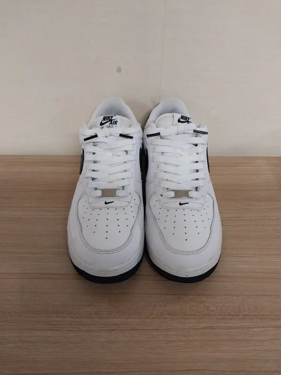 メンズ NIKE エアフォース1 07 白黒 スニーカー (280)