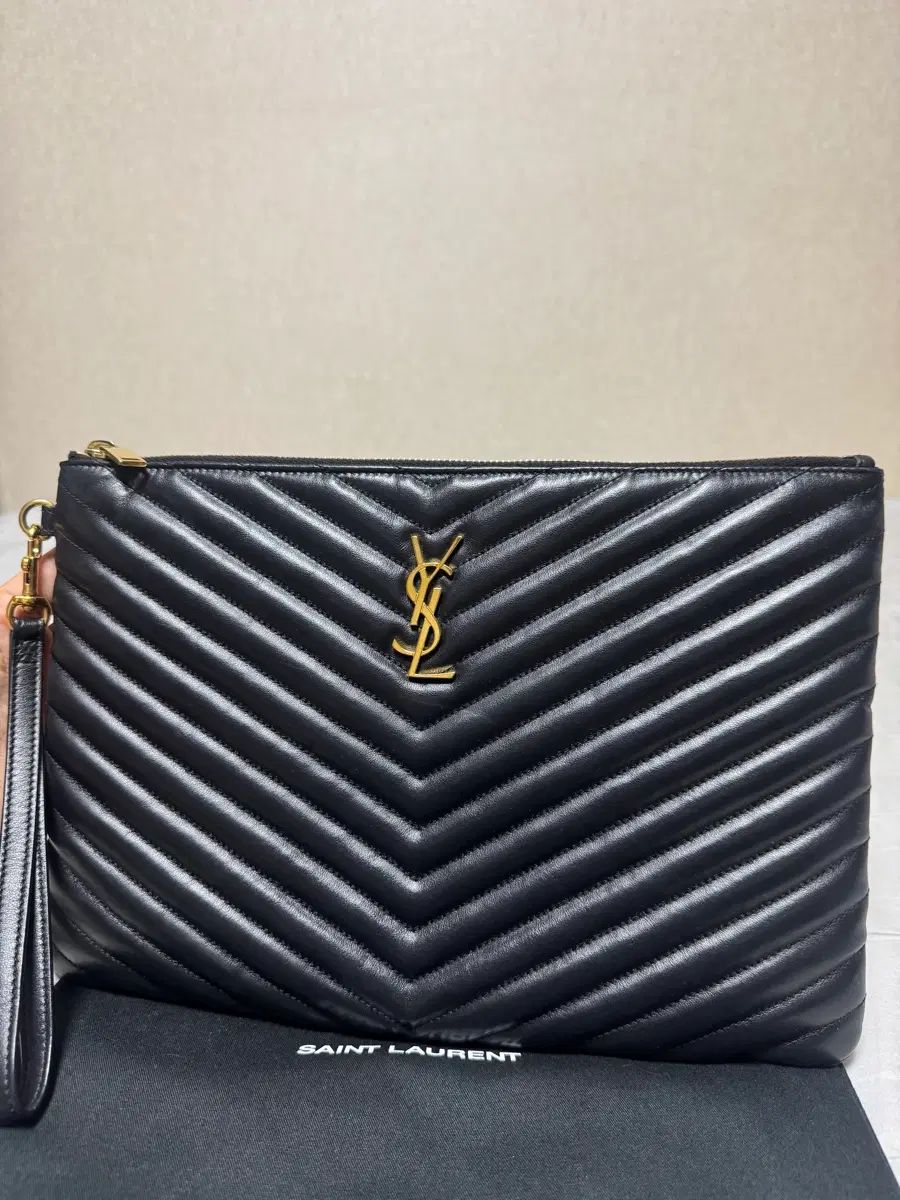 状態良好/正規品 Saint Laurent サンローラン ミディアム クラッチバッグ