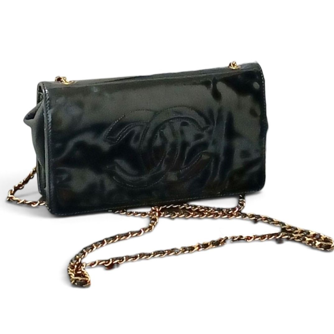 シャネル　CHANEL　チェーンウォレット　チェーンショルダー　エナメル　ブラック　黒 　ココマーク　クロスボディ　ゴールド金具　鑑定済