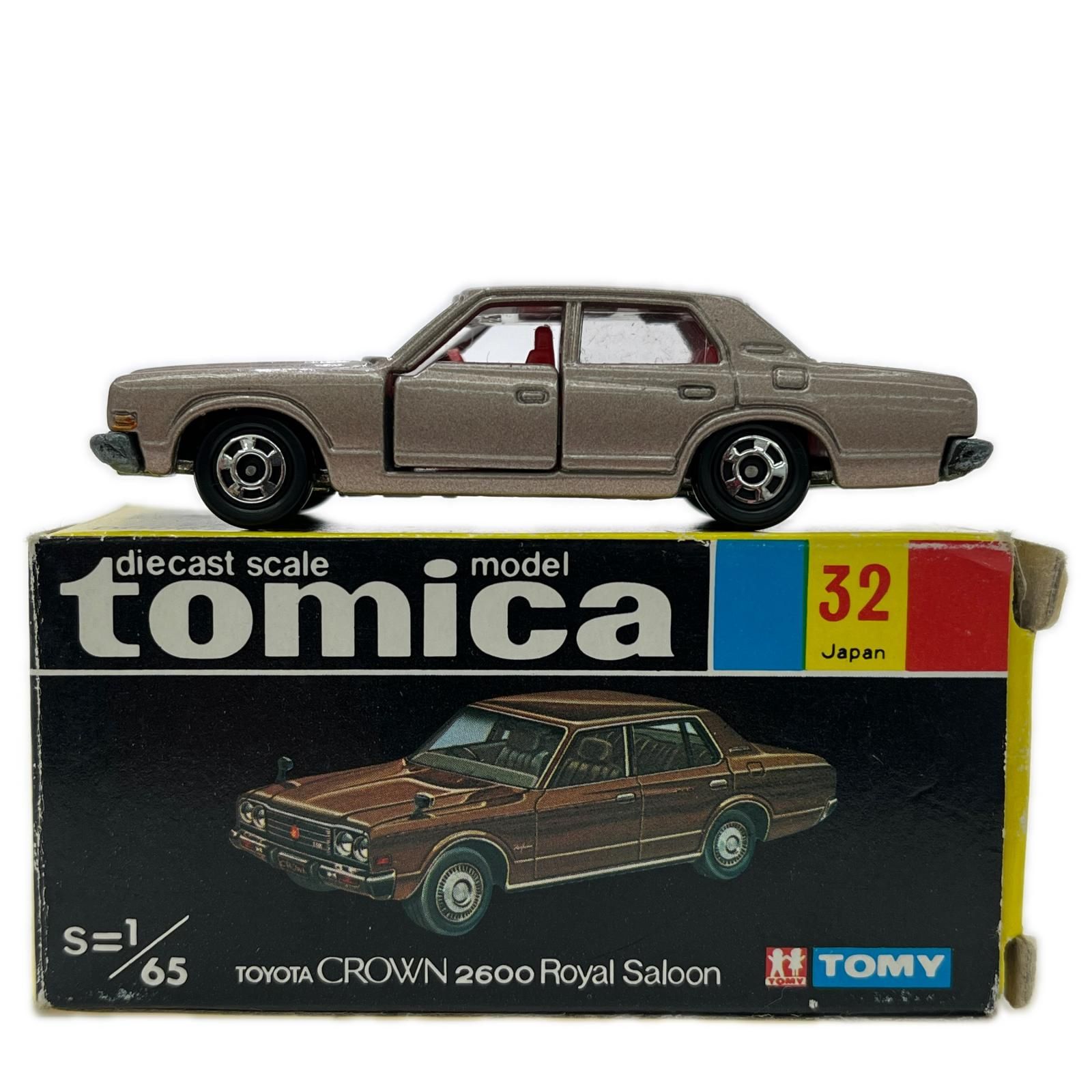 トミカ 黒箱トミカ No.32 トヨタ クラウン2600 ロイヤルサルーン 1/65スケール 日本製 16,500円