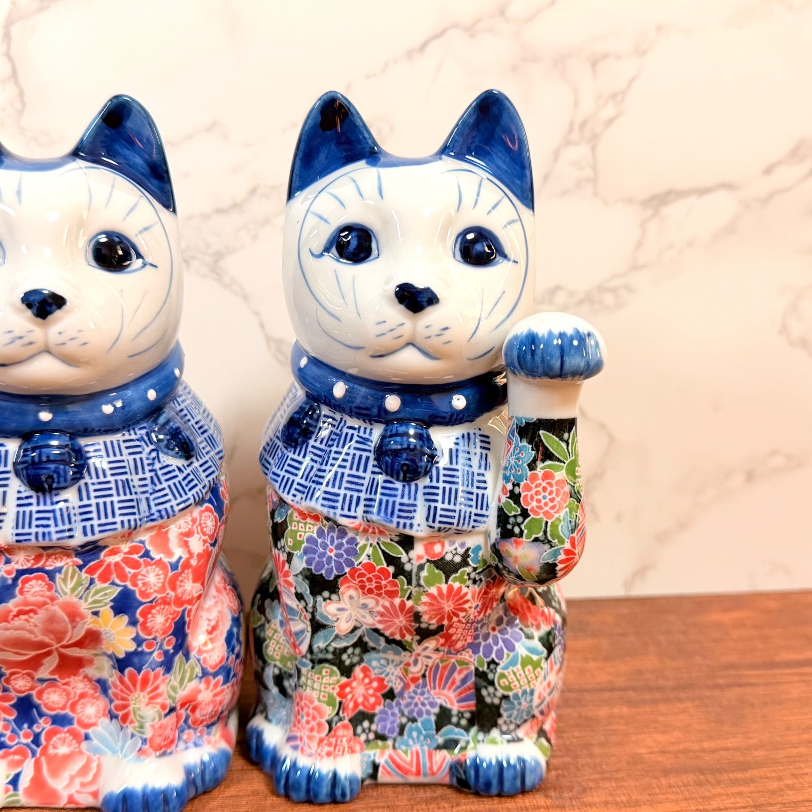瀬戸焼】招き猫 友禅 磁器 左右 セット 17cm 縁起物 置物 金運招福