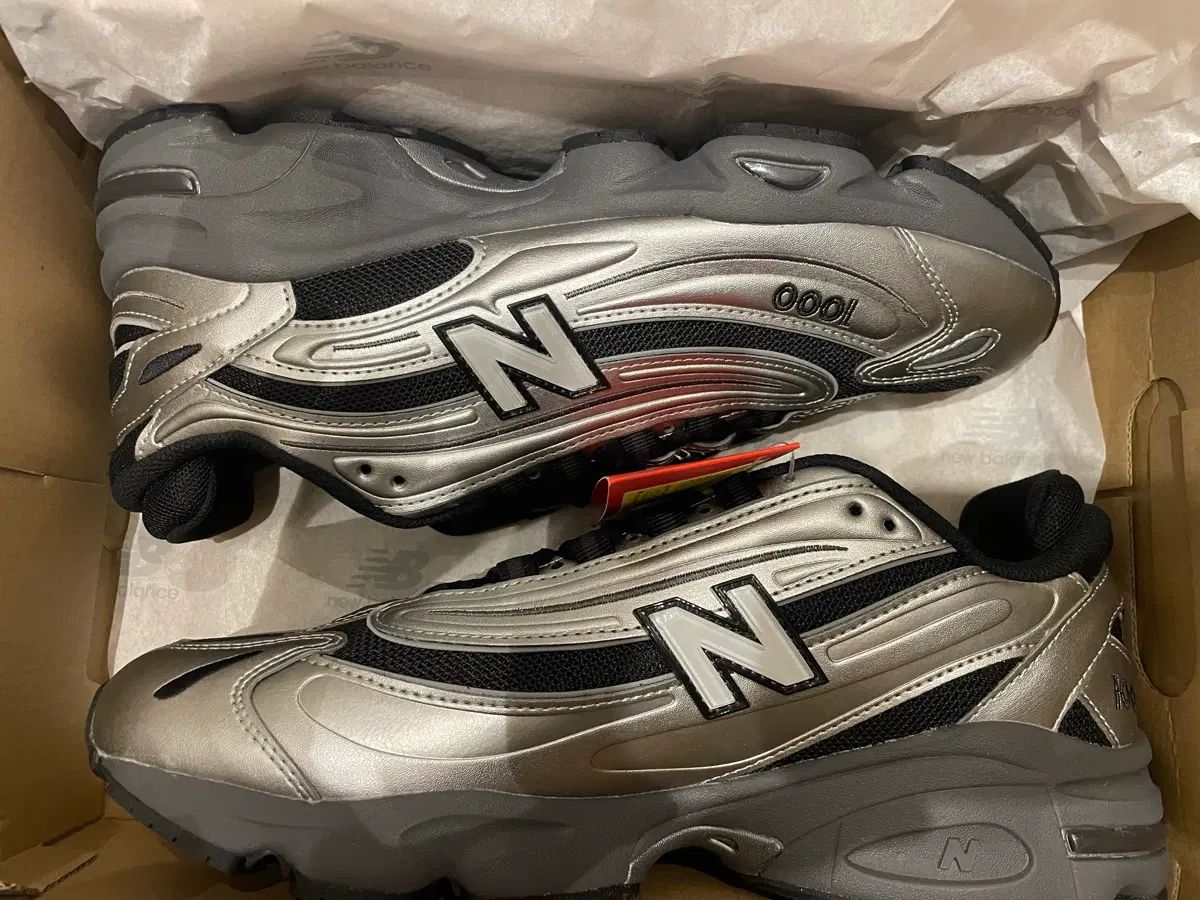 285 ニューバランス 1000 ブラック シルバー メタリック 出品 21,754円