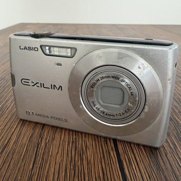 CASIO EXILIM EX-Z150 Silver Compact Digital Camera Digital Camera 8.1 Megapixel 28mm Wide 4x Zoom [Junk]