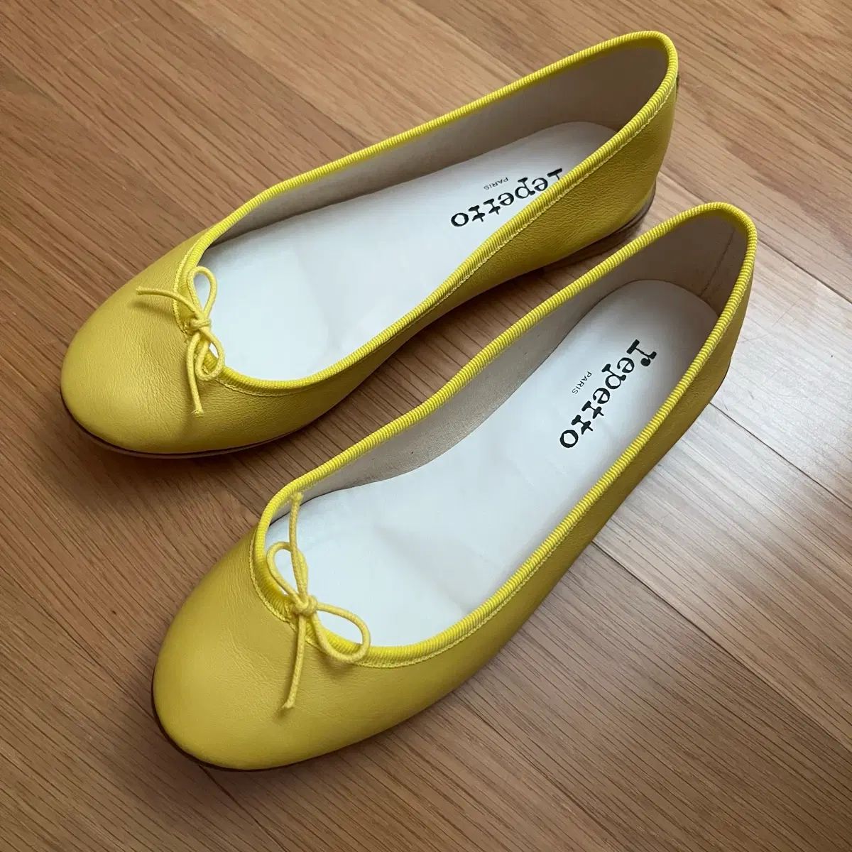 Repetto サン ドゥ リオン シトロンイェロー