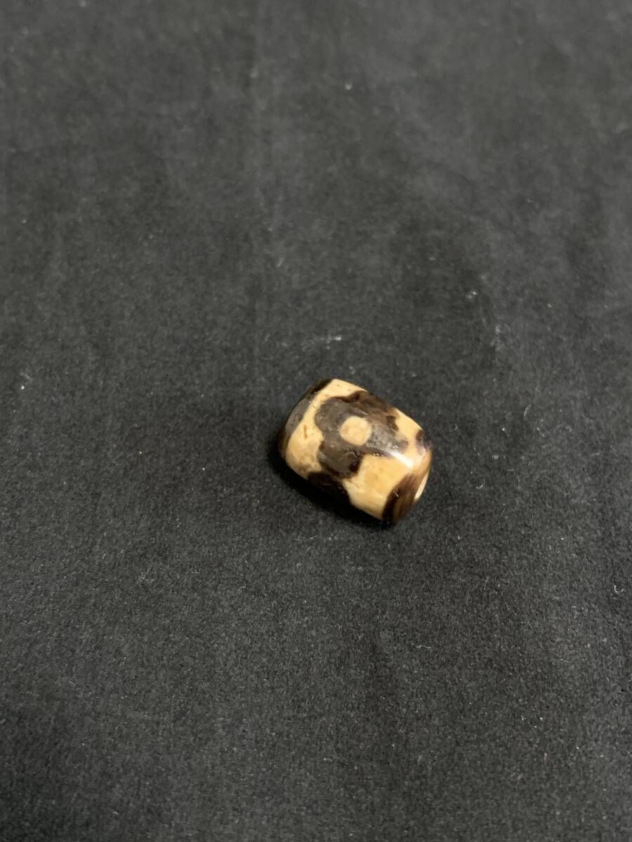 Dzi Beads ジービーズ 三眼天珠 チベタン チベット Three eyed