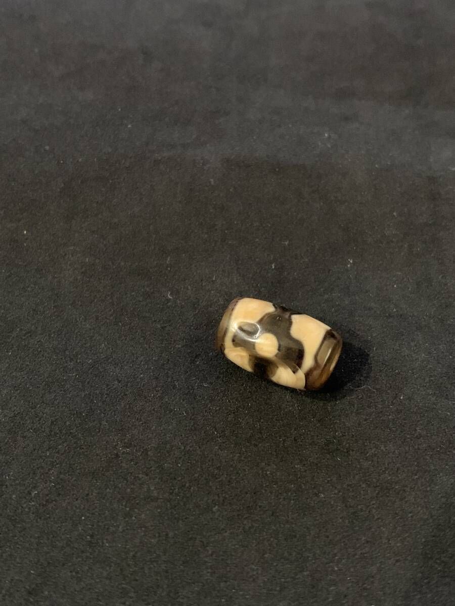 Dzi Beads ジービーズ 三眼天珠 チベタン チベット Three eyed