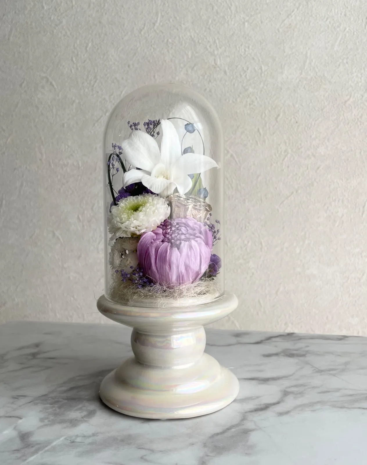 プリザーブドフラワー ガラスドーム 輪菊 デンファレ 蓮入 ＊供花 仏花 お盆 プリザーブドフラワー ガラスドーム 輪菊 デンファレ 蓮入 ＊供花 仏花