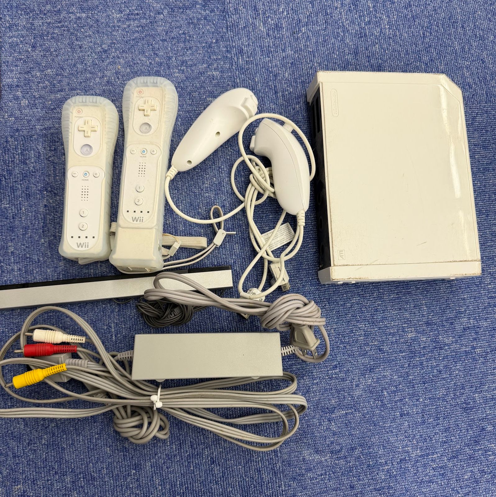 Nintendo　SWITCH Wii 本体　+ソフト　ジャンク品 動作未確認】Nintendo Wii 本体 シロ リモコン2個・ヌンチャク2個