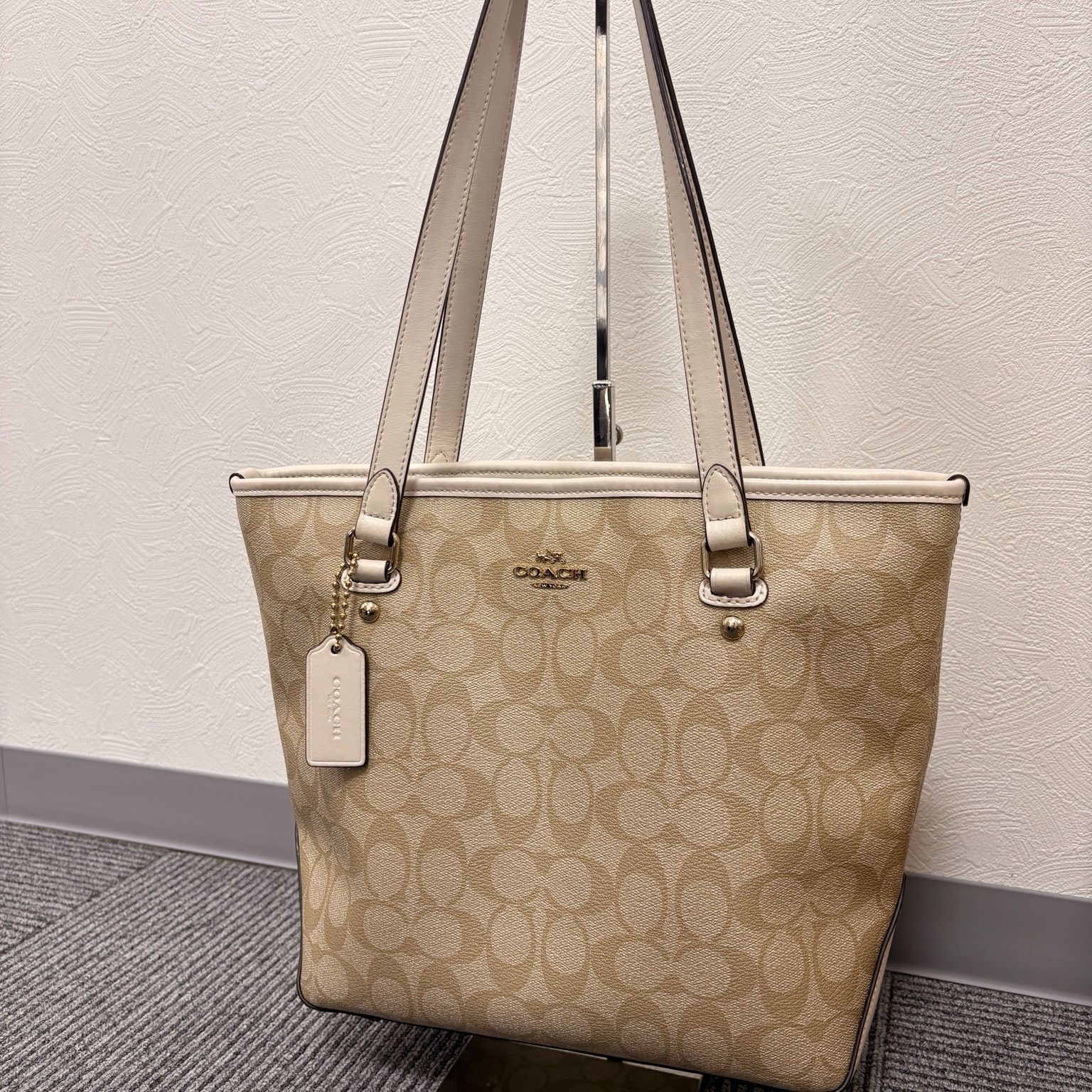 COACH コーチ シグネチャー トートバッグ ベージュ アイボリー - メルカリ