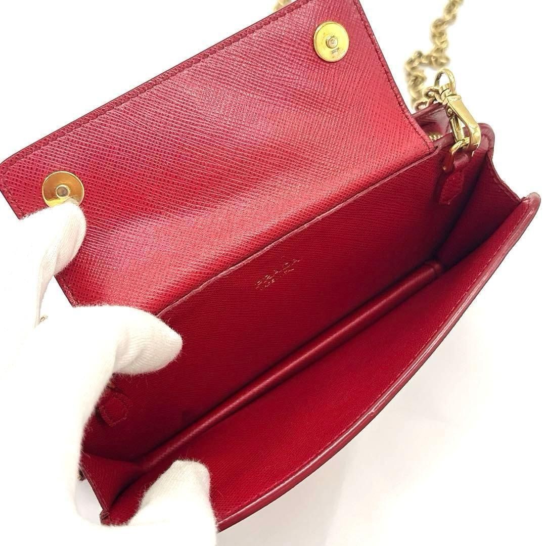 美品　PRADA チェーンウォレット　サフィアーノ　メタルロゴ　レッド　長財布 極美品 2way プラダ PRADA サフィアーノレザー チェーンウォレット