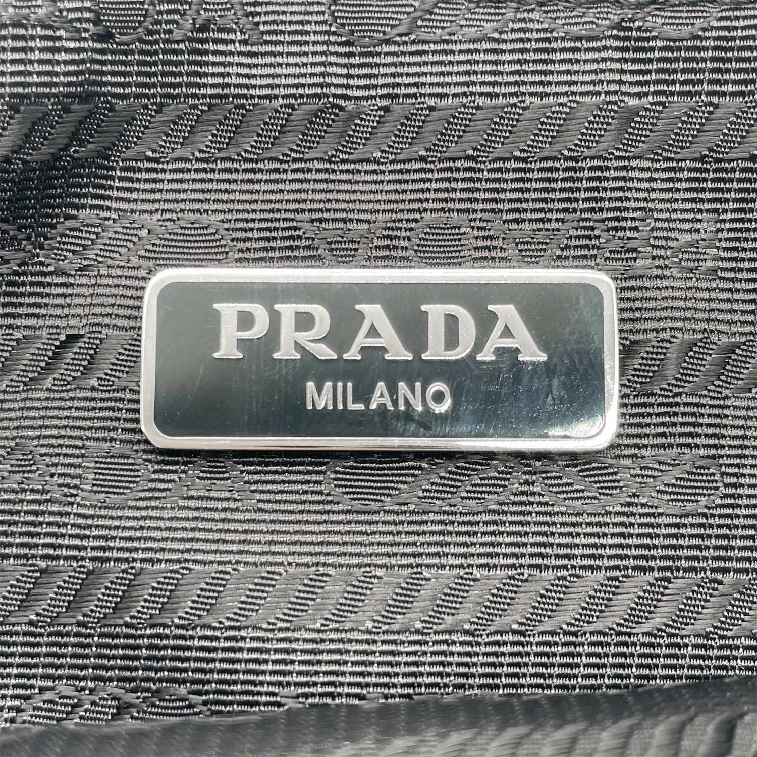 PRADA プラダ トライアングルロゴ 三角プレート ロボット ポーチ