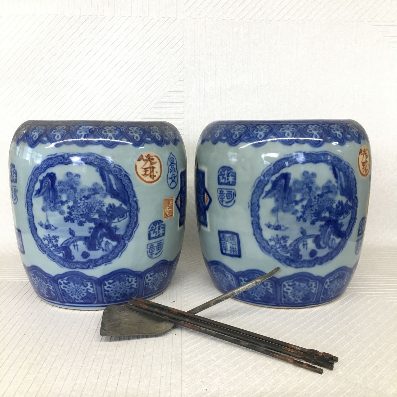 染付 山水文 火鉢 一対 2個セット 金属製火箸・へら付き 古道具 - メルカリ