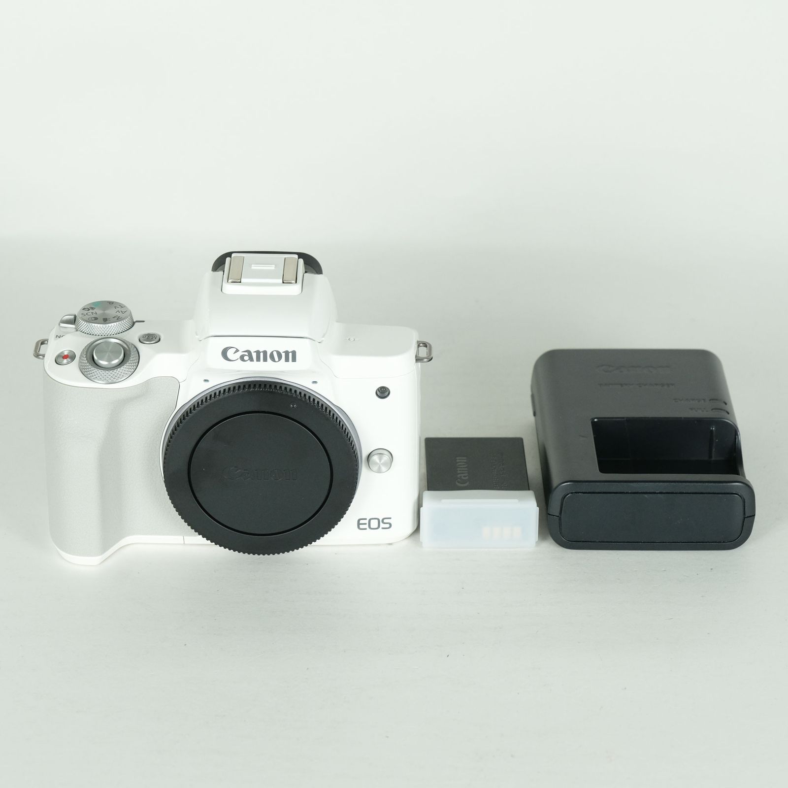 美品] Canon EOS Kiss M [ボディ ホワイト] | Canon EF-Mマウント