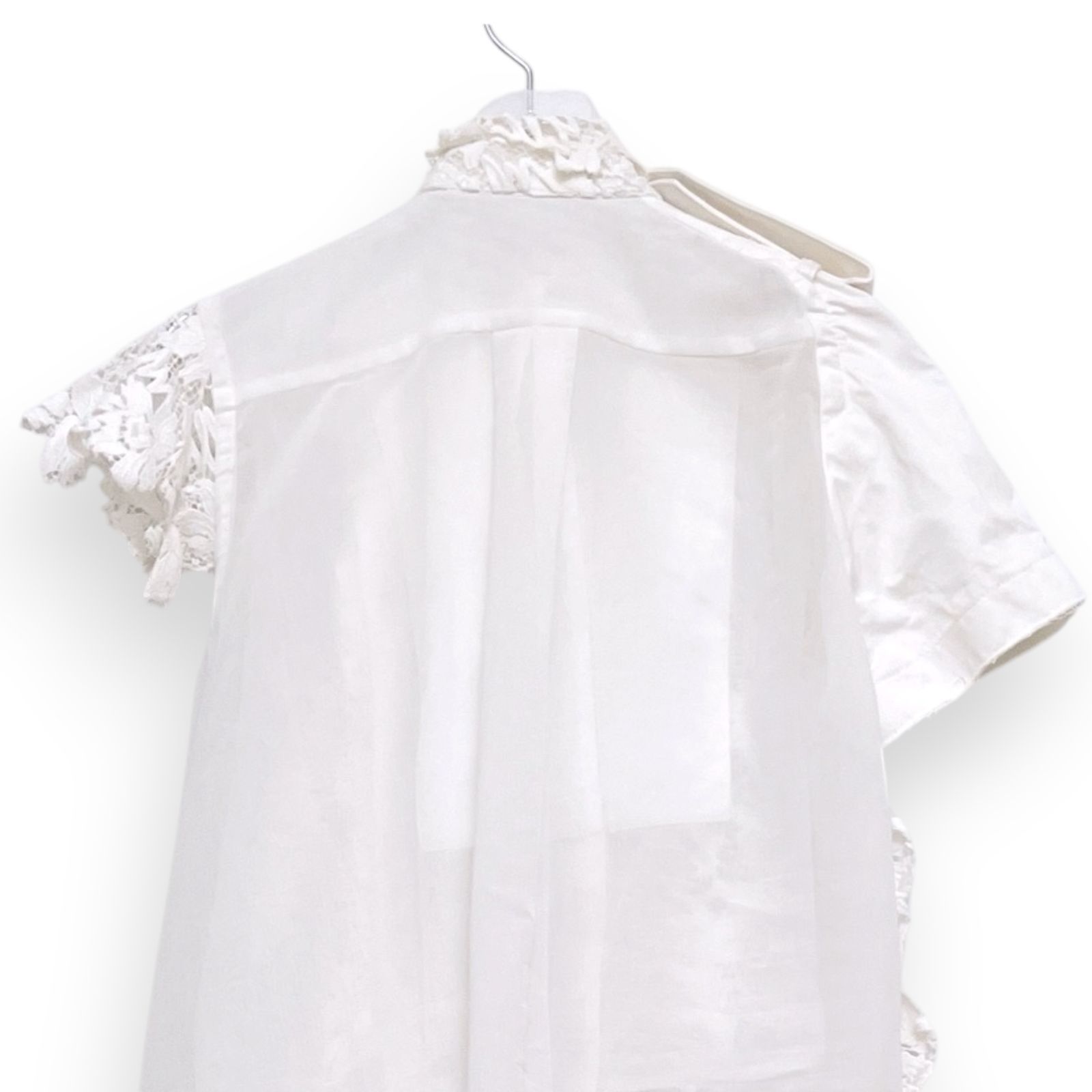 【極美品】サカイ レース＆サテン 切り替えブラウス ホワイト　アシンメトリー SACAI MOST WANTED HEAVY LACE ASYMMETRIC BLOUSE SHIRT サカイ 刺繍