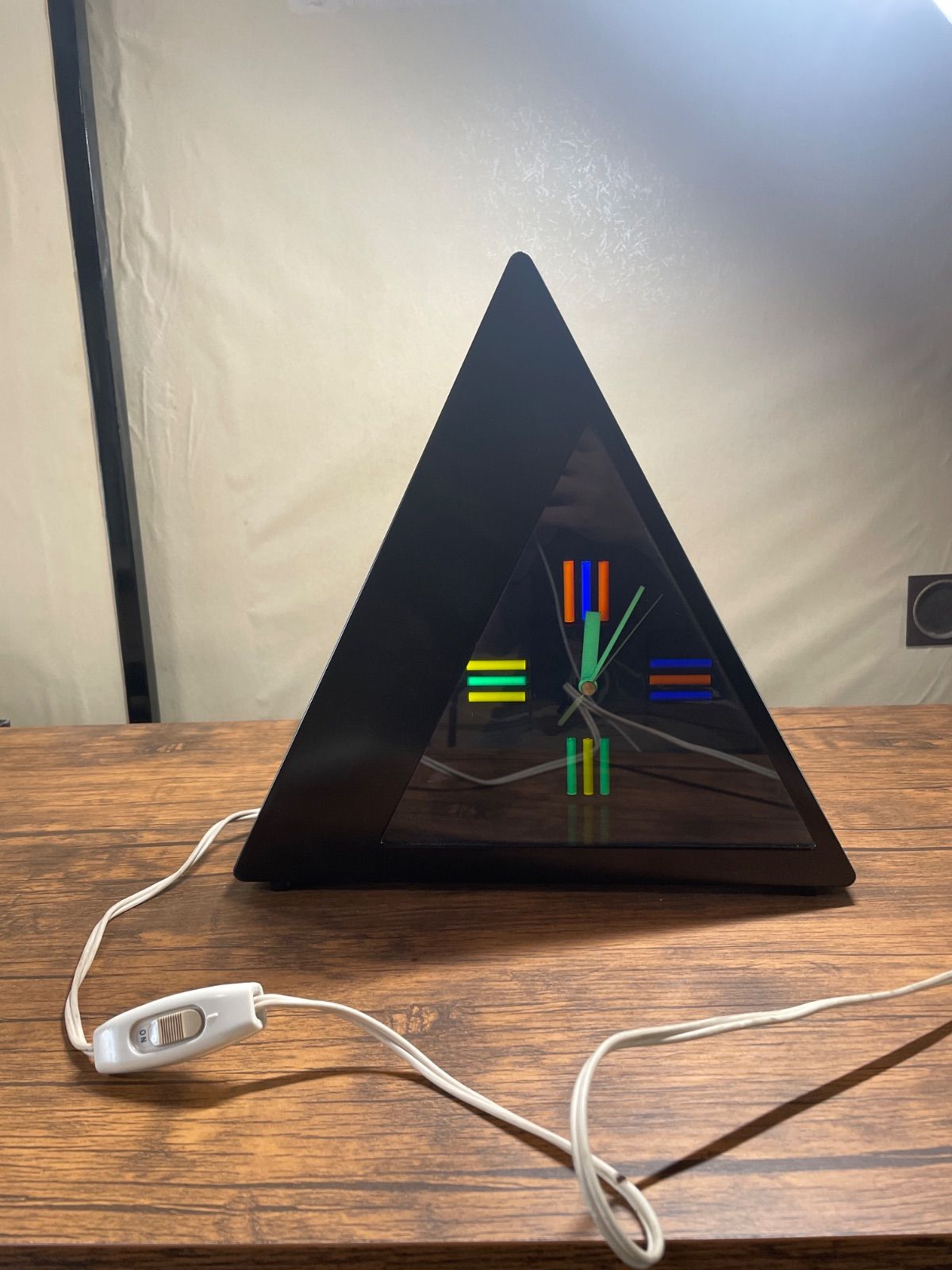 希少 置時計 三角型 ネオンライト 昭和 レトロ ファンシー ピラミッド バブル 80's 大嶋漆器店 ネオンクロック ポストモダン 三角置き時計