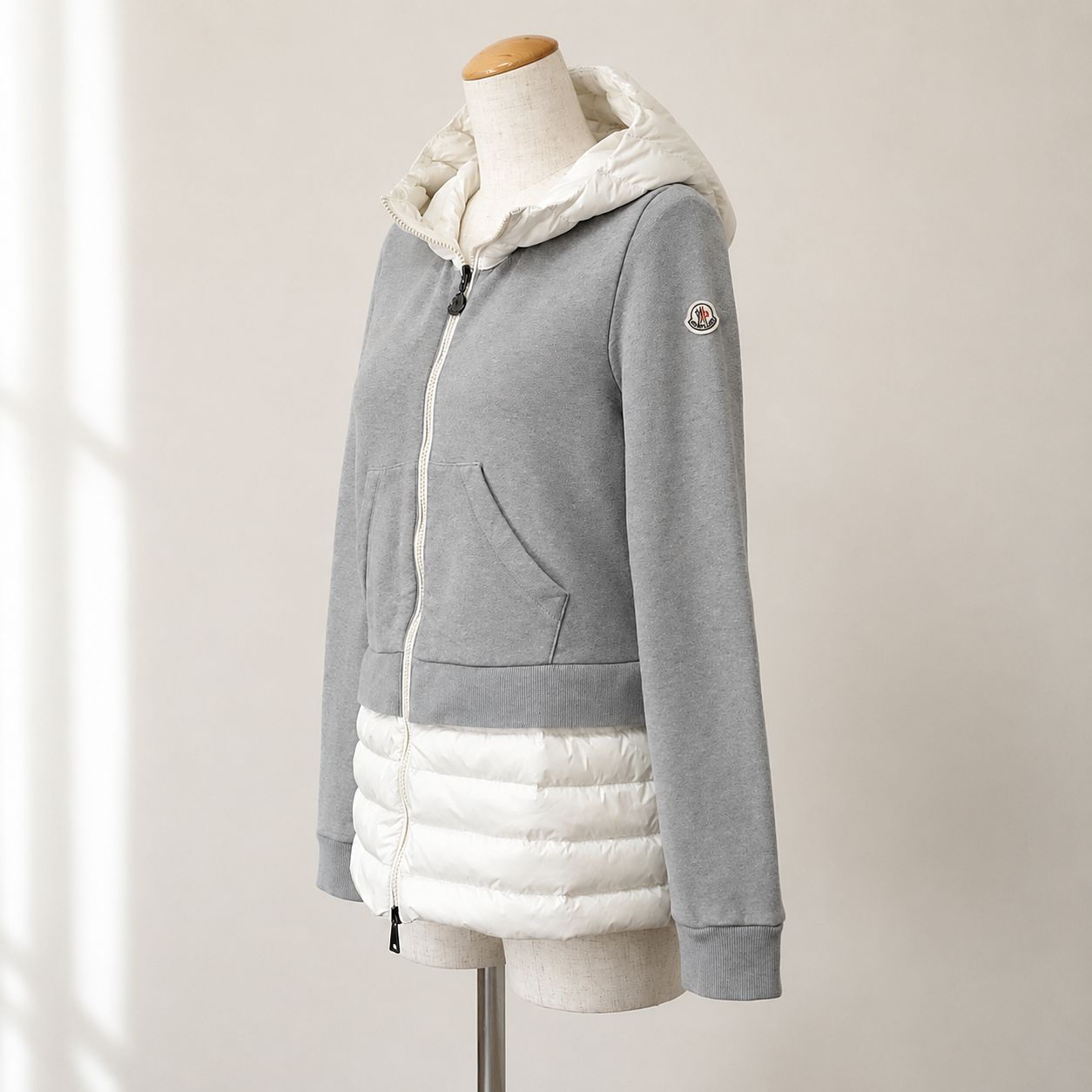 MONCLER モンクレール ダウン切替 スウェットパーカー M グレー アイボリー 袖ロゴ レディース