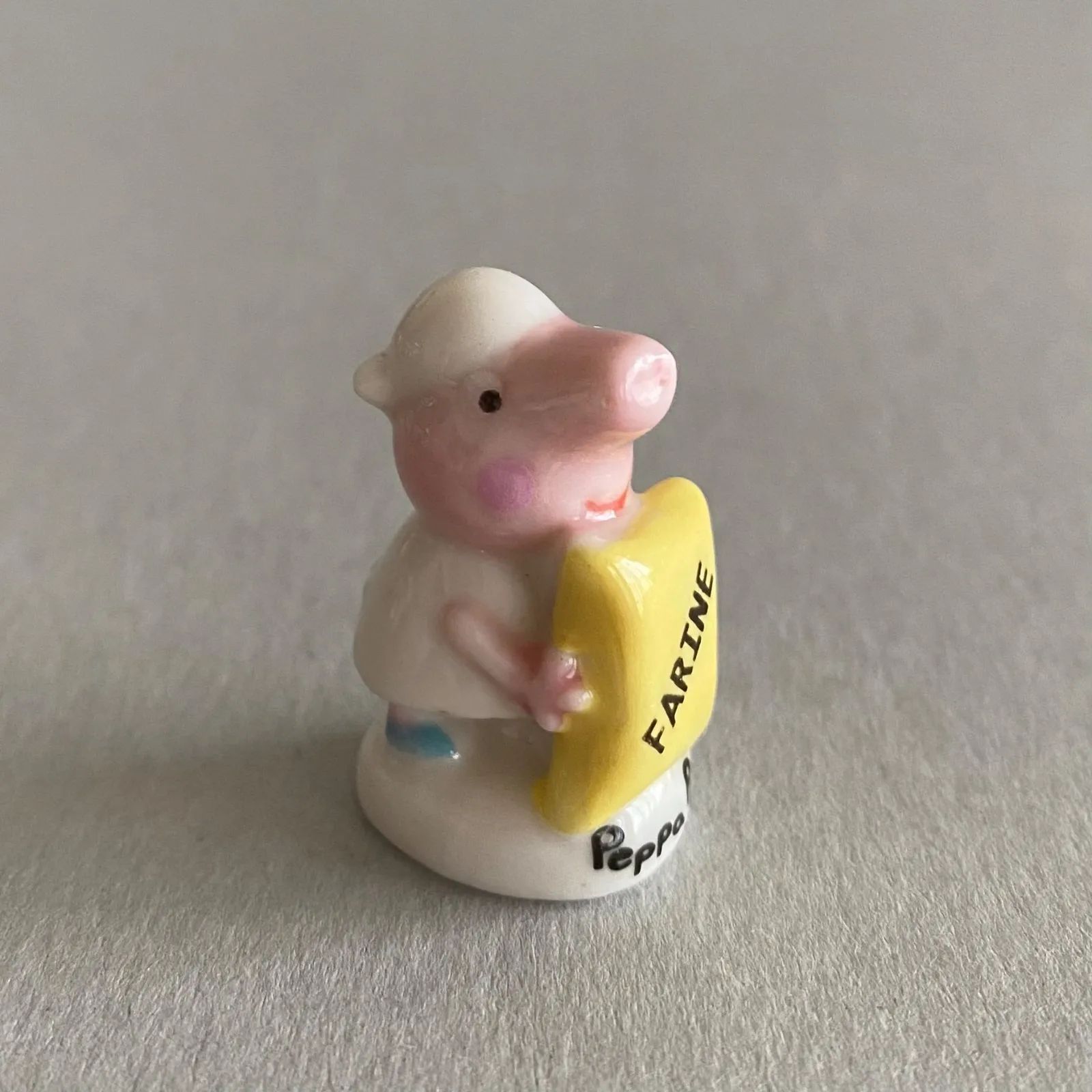 ペッパピッグのフェーブ／フランス雑貨／陶器ミニチュア／ブロカント