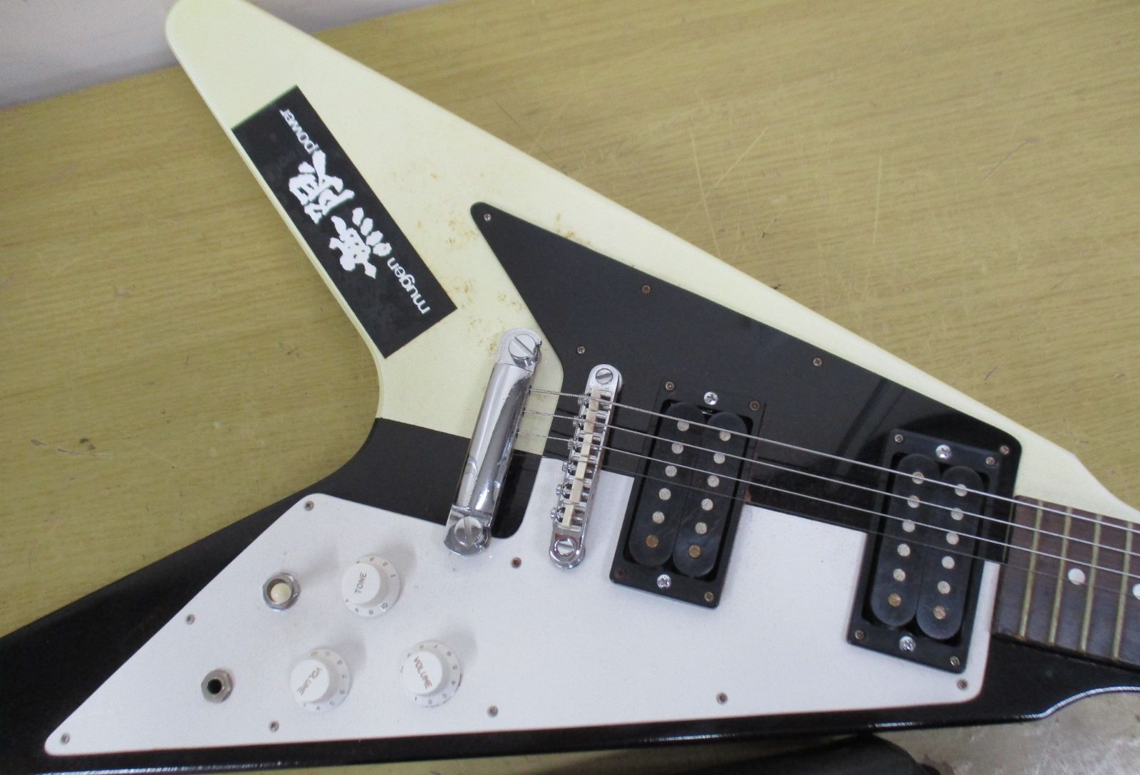 C243 Tomson トムソン フライングVタイプ エレキギター【ジャンク品