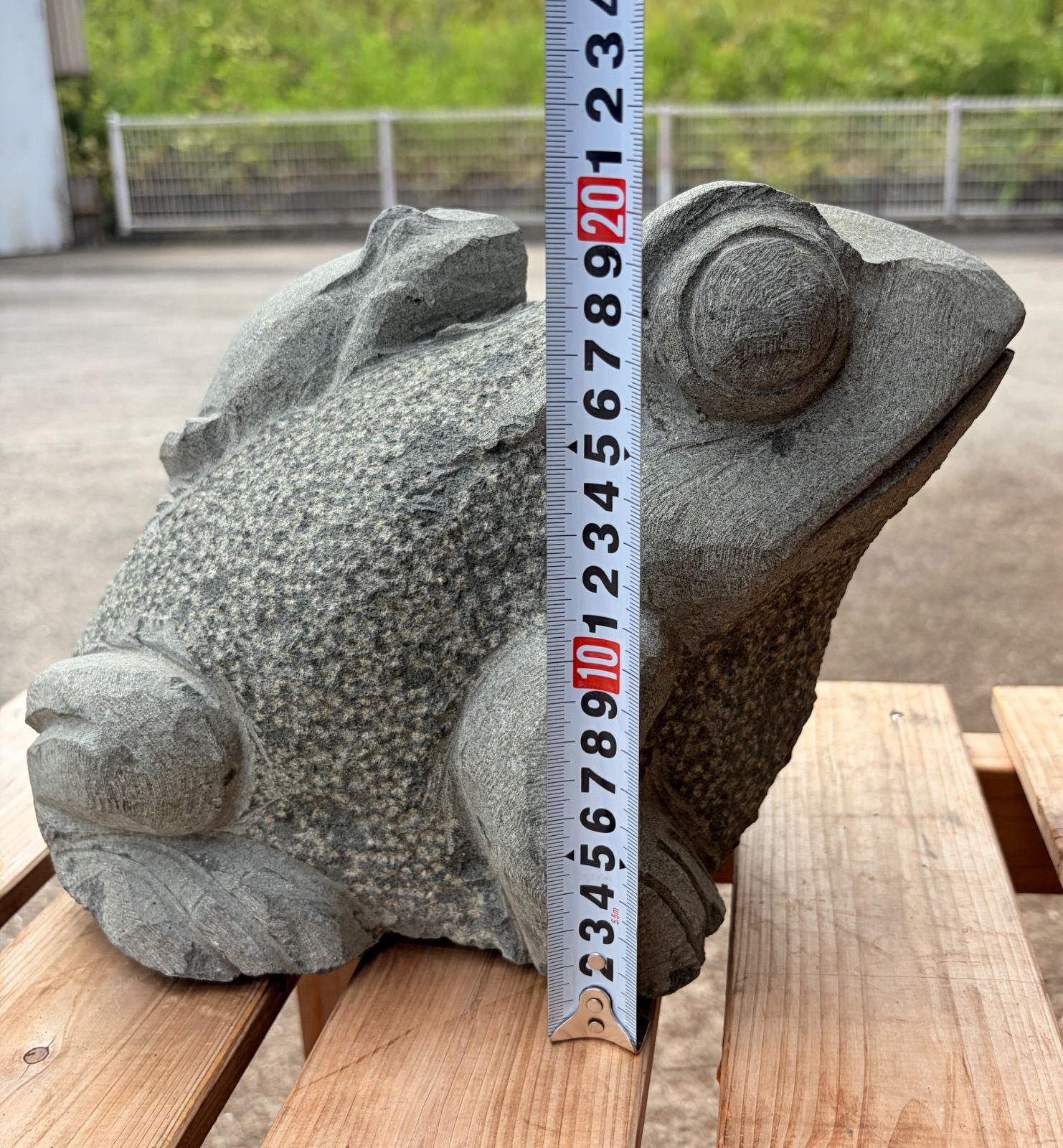 縁起物】親子蛙 石像 カエル 置物 庭石 オブジェ おんぶ蛙 - メルカリ