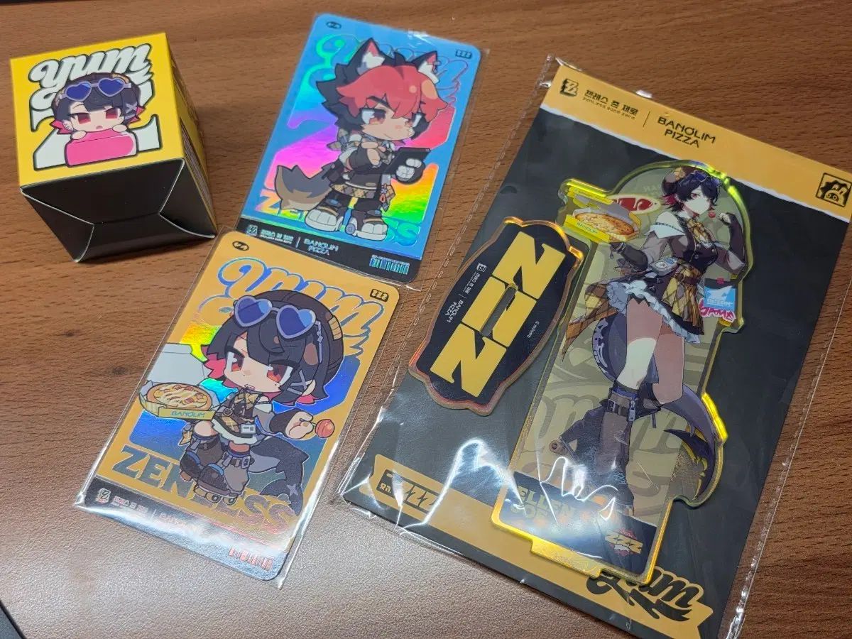 未開封 ラウンドアップピザ ゼンゾンジェ エレン キートップ& アクリル + カード 2 種