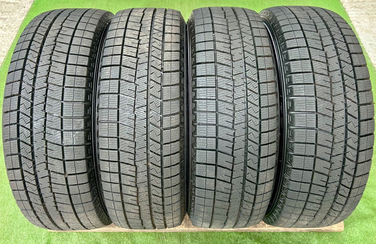 DUNLOP（ダンロップ） ・商品名：WINTER MAXX 03 ・タイヤサイズ：205/60R16 92Q ・製造年式：2022年29週目 ・本数：4本セット