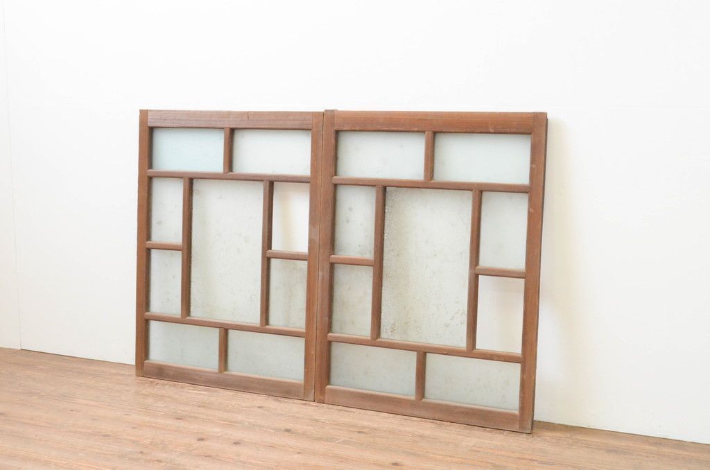 ▼現状販売▼ ガラス窓2枚セット アンティーク建具 昭和初期 大正ロマン ノスタルジック 4～7営業日前後で発送(※修理加工希望の方3ヶ月程で発送) R-067548