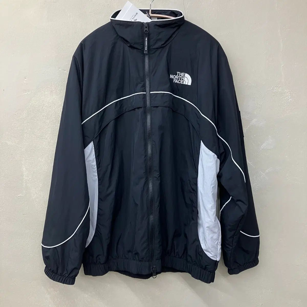 THE NORTH FACE ザノースフェイス ウィンドブレーカー ブラック 白 バイカラー