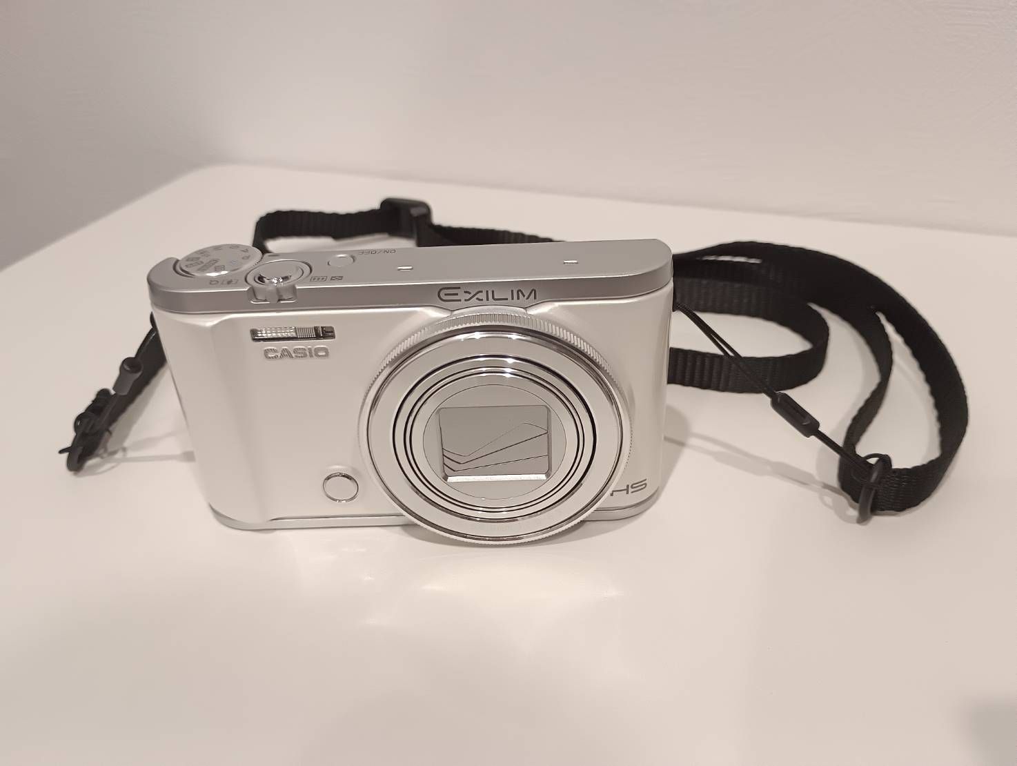 動作確認済】CASIO EX-ZR3200 白 美肌 自撮りデジカメ エクシリム