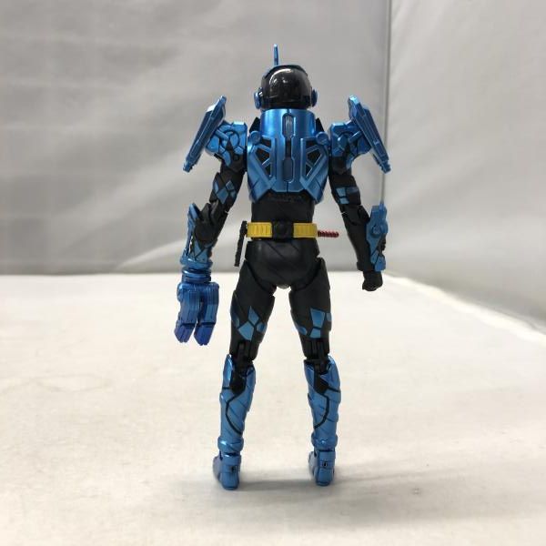 中古】バンダイ S.H.Figuarts 仮面ライダーグリスブリザード 仮面
