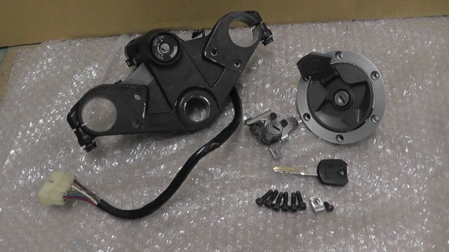 ニンジャ Ninja 250　EX250L-011xxx　の　キーセット:#1785895409 8,436円