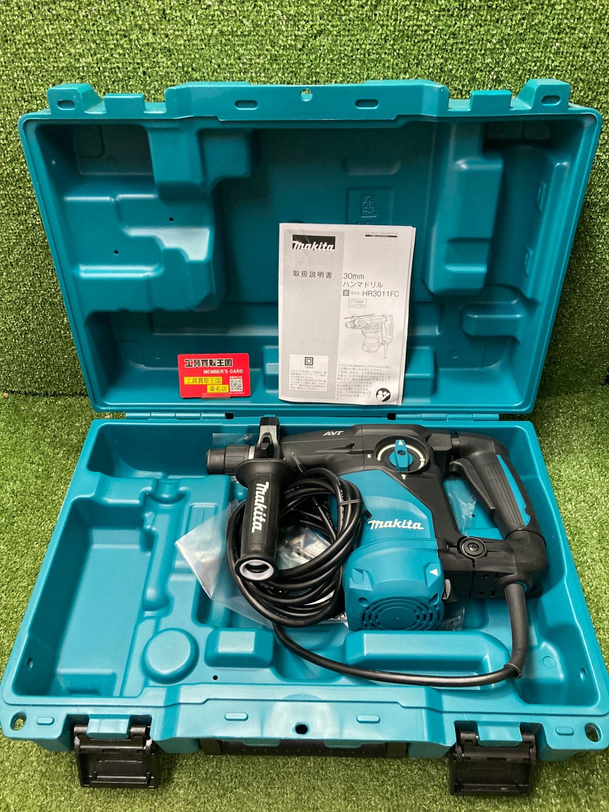 【未使用品】【0902】makita(マキタ) 30㎜ハンマドリル[SDSプラス] HR3011FC　ITEMHTBPQX8O