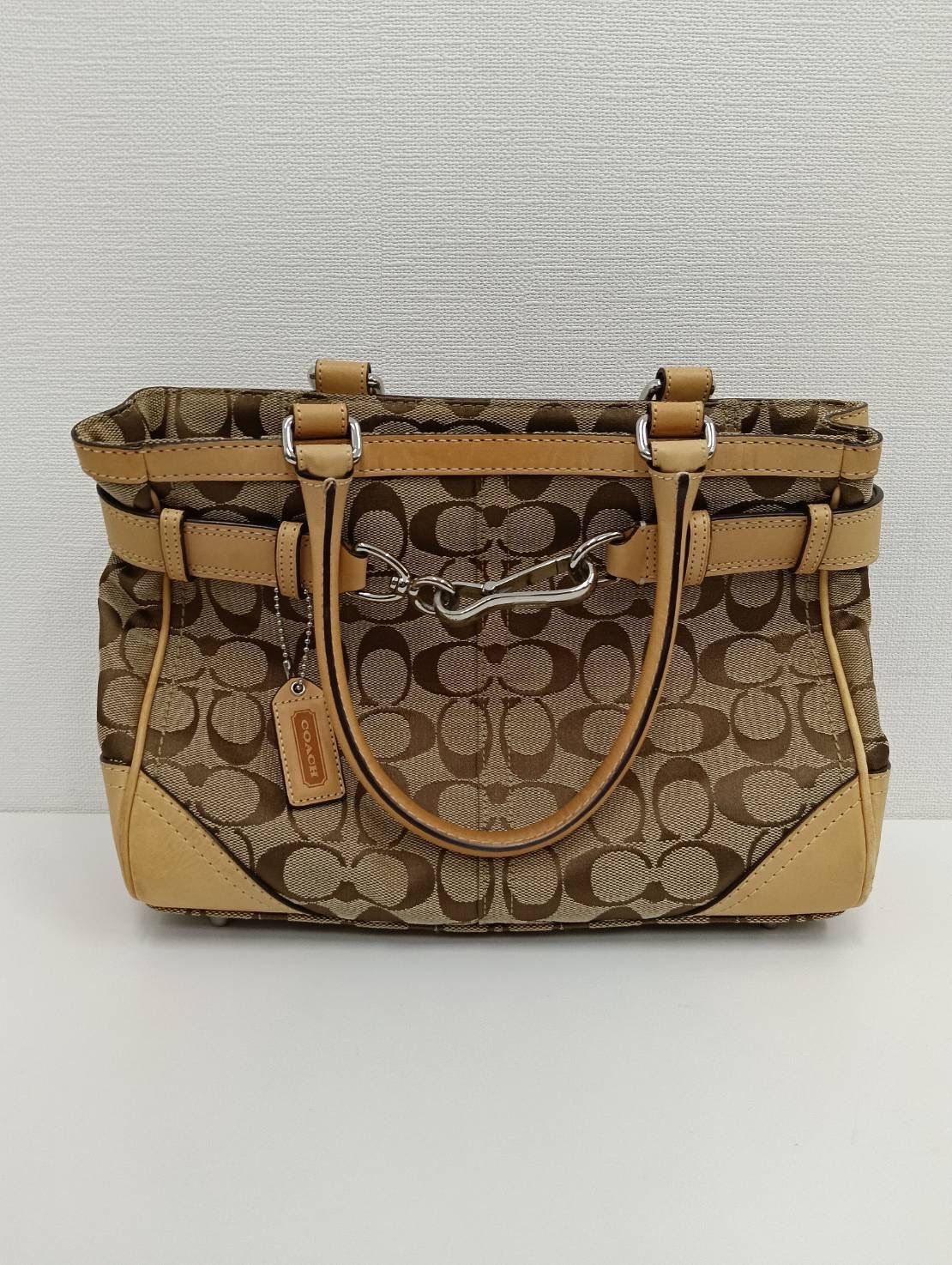 【中古品】 COACHコーチ シグネチャー ハンプトンズ キャンバス×レザー ハンドバッグ 茶ブラウン 8K06 肩掛け 手提げ バッグかばん 保存袋付き 現状品