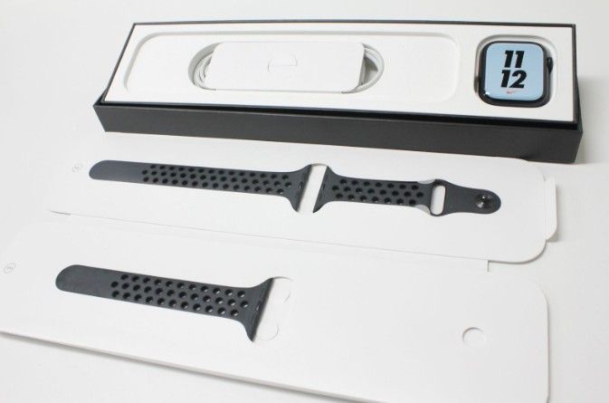 Apple Watch Nike Series 7/GPS/45mm/A2474/ミッドナイト/アップルウォッチ/純正バンド/本体〈MKNC3J/A〉バッテリー83％ 14,664円