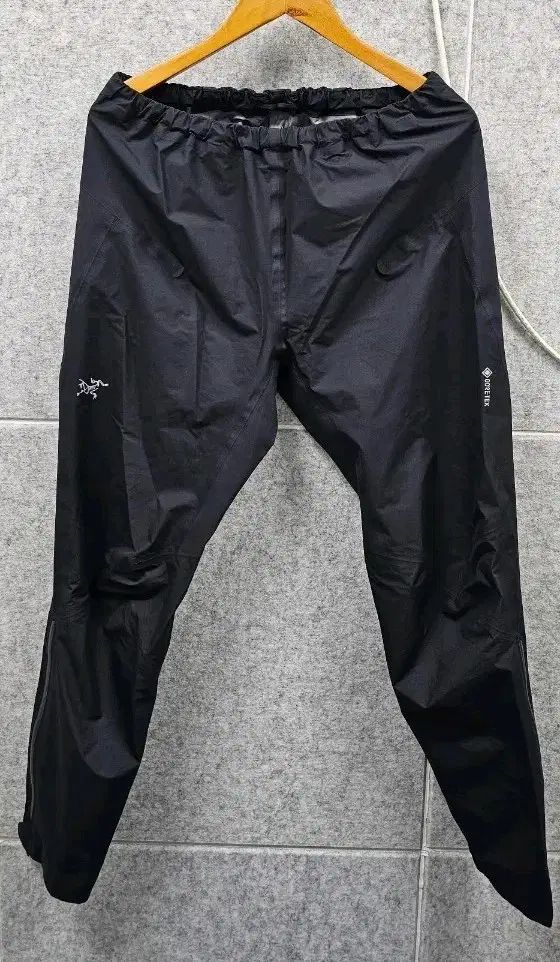 ほぼ新品) ARC'TERYX アークテリクス ノバン GORE-TEX ゴアテックス シェル パンツ 出品