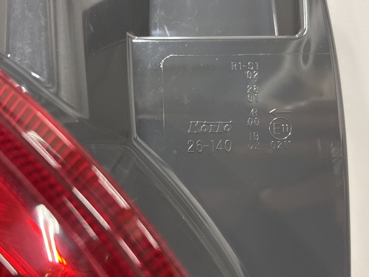 新車外し 美品】トヨタ 200 ハイエース 純正 テールランプ 左右 品番