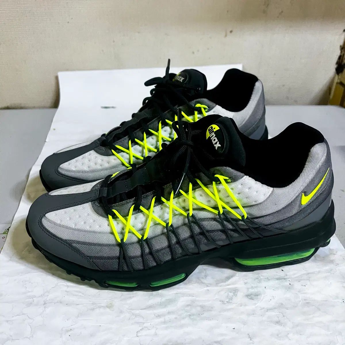 260 NIKE エアマックス 95 ウルトラ SE ネオン
