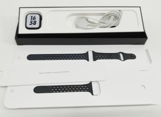 Apple Watch Nike Series 7/GPS/41mm/A2473/ミッドナイト/アップルウォッチ/純正バンド/本体〈MKN43J/A〉バッテリー81％