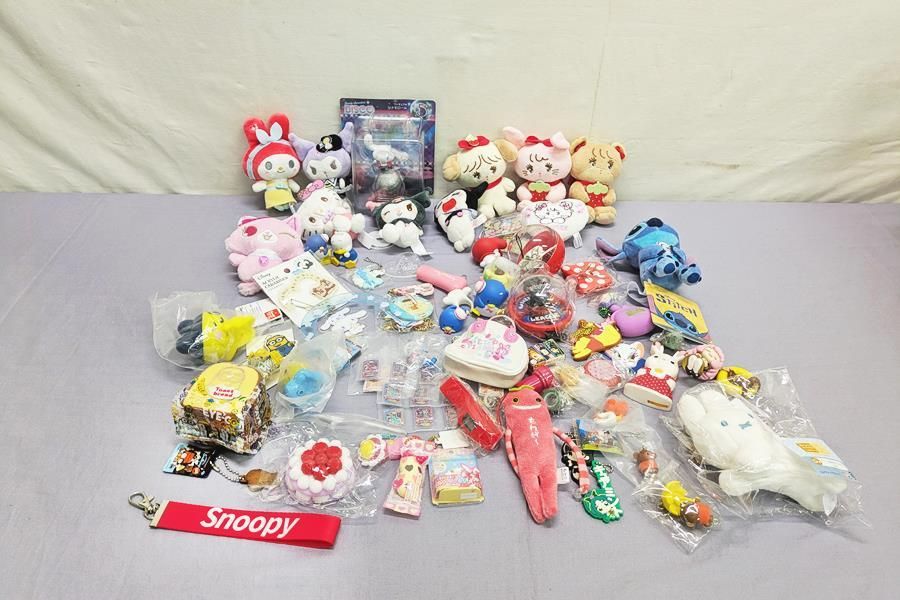 フィギュア ぬいぐるみ シール 大量まとめ売り サンリオ ディズニー etc フィギュア ぬいぐるみ シール 大量まとめ売り サンリオ ディズニー