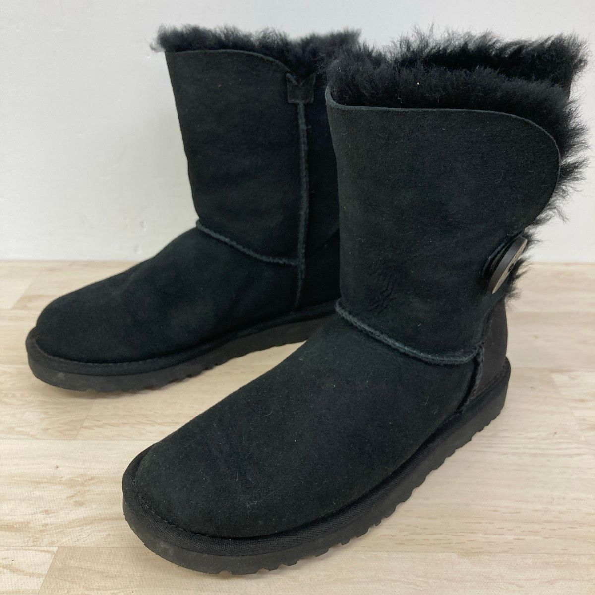 UGG 오스트레일리아 무튼 부츠 22cm 블랙 S/N 5803 버튼/쇼트 부츠 여성용 [OM03912]