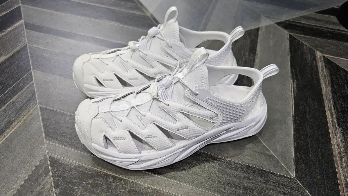 275 HOKA ONE ONE ホカオネオネ ホパラ 白 (1123112-WHWH)