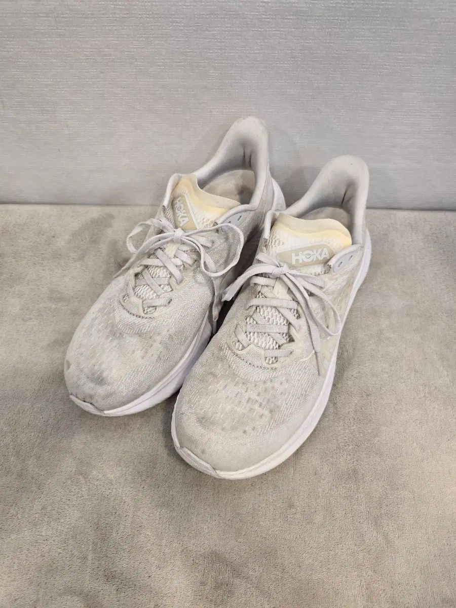 HOKA ONE ONE ホカオネオネ 麻 ワイド ランニングシューズ スニーカー 白 275
