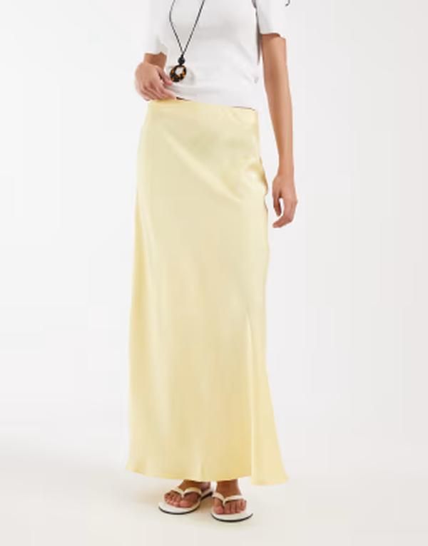 ヴェロモーダ レディース ボトムスカート ミディ サテン Vero Moda satin bias midi skirt in light yellow Pale banana イエロー