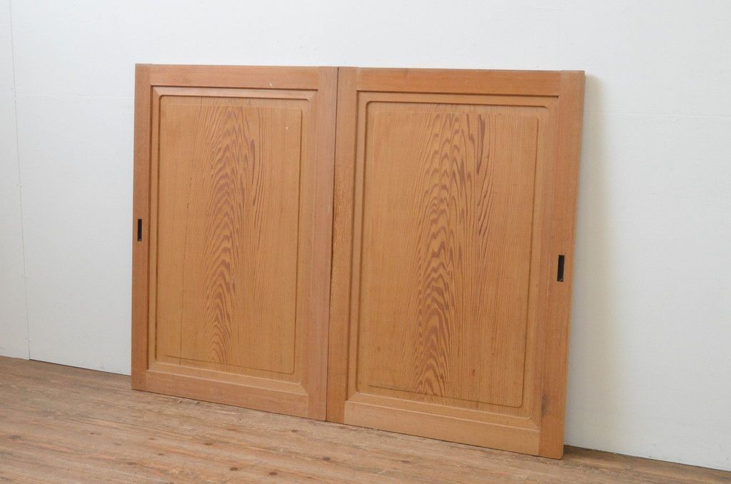 ▼現状販売▼ 板戸窓2枚セット ヴィンテージ建具 昭和後期 杉材一枚板 高級杉材 数寄屋 4～7営業日前後で発送(※修理加工希望の方3ヶ月程で発送) R-067558