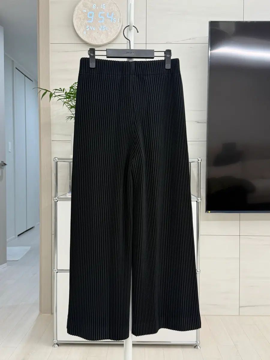 001 25SS オムプリッセ Mc May Wide Pants - ブラック / HP56JF124
