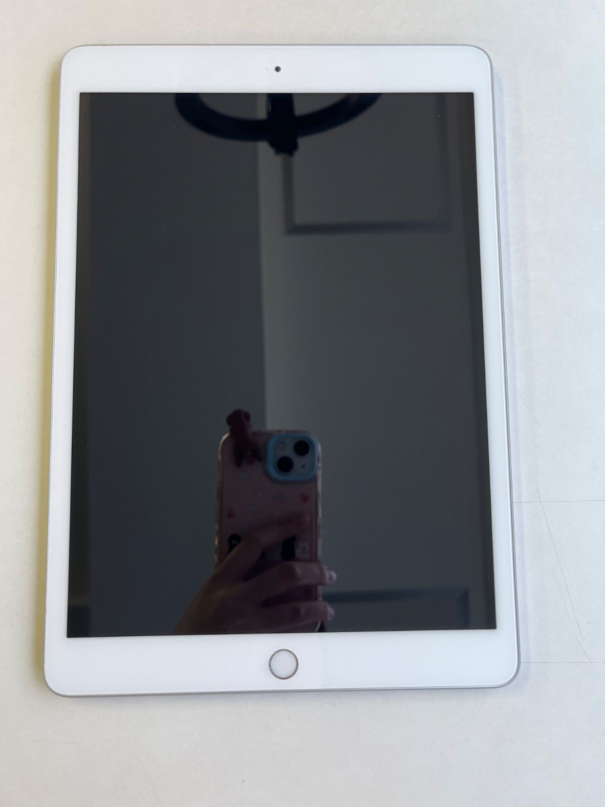 美品 iPad (第7世代) 32GB シルバー MW752J/A - F3N - メルカリ