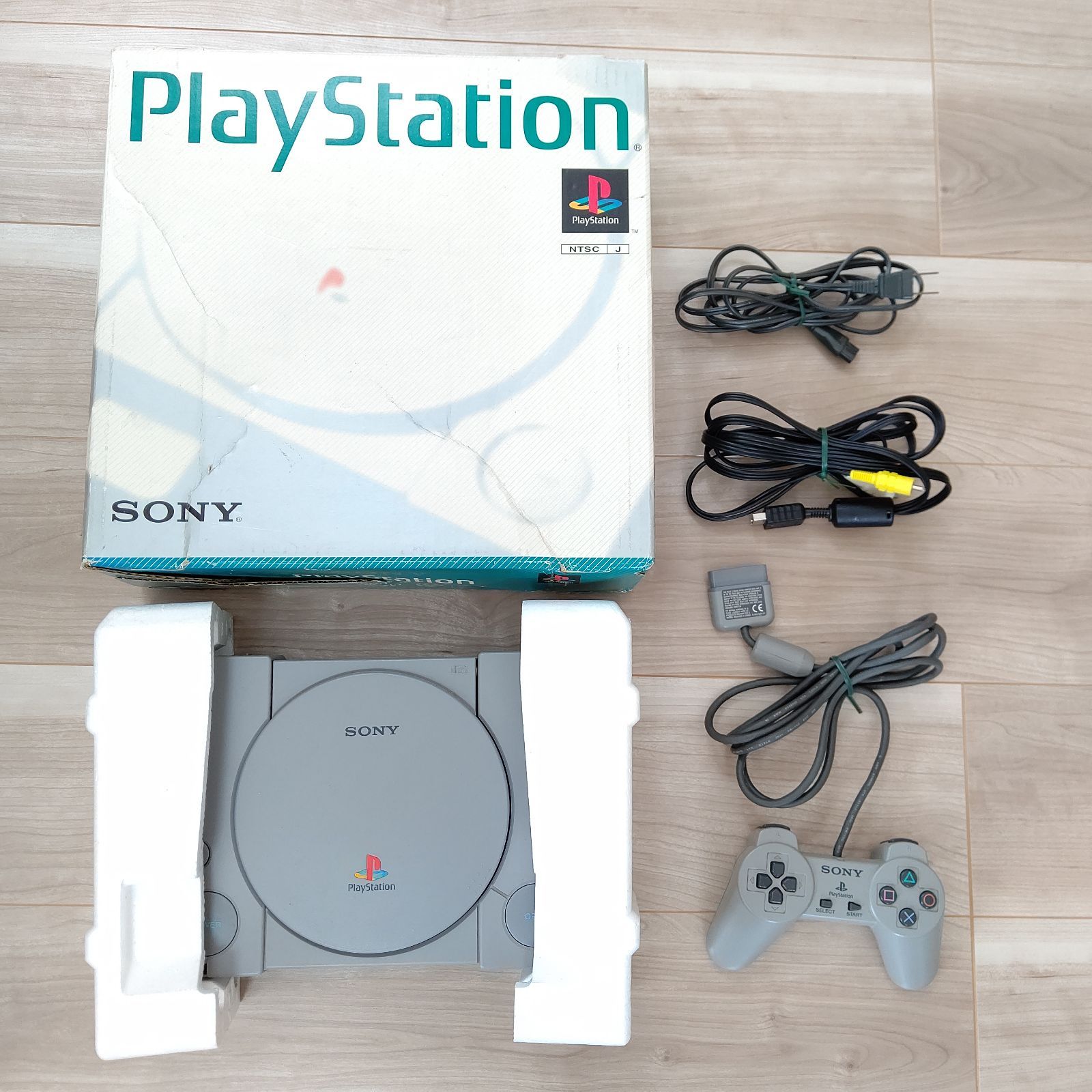 ソニー　プレイステーション　SCPH-5500 　ゲーム機　セット　箱有り　美品