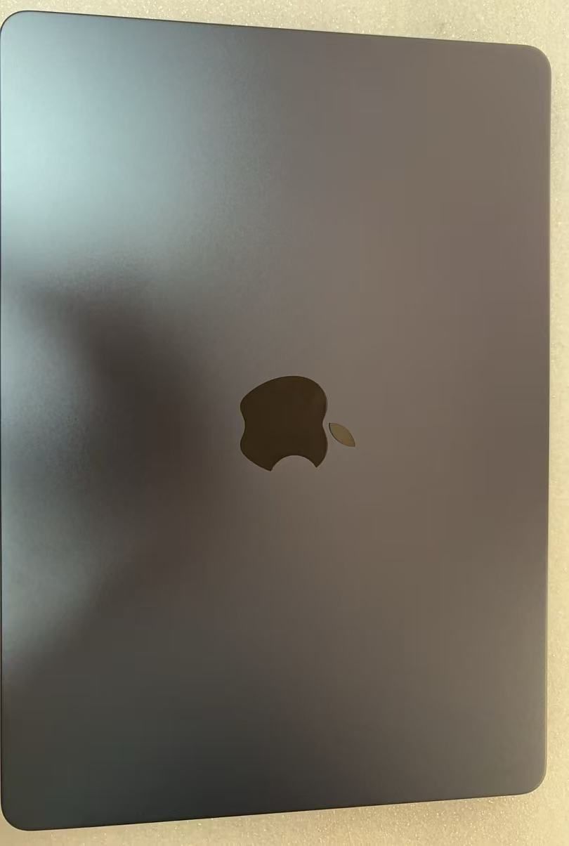 中古品MacBook Air 13.6インチ Liquid Retinaディスプレイ MDHE4J/A [ミッドナイト]
