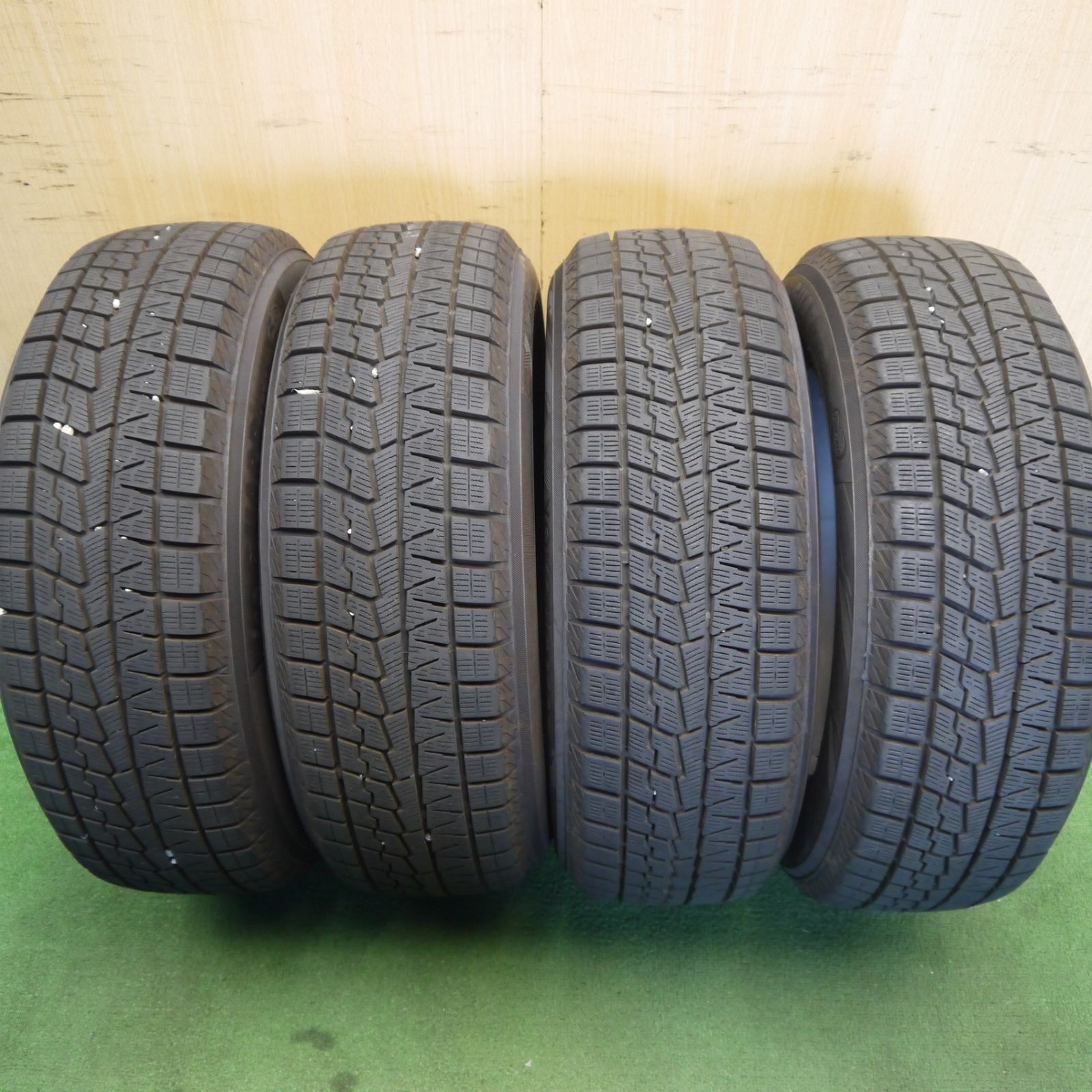 バリ溝！25年！9.5分◎スタッドレス 185/60R15 ヨコハマ アイスガード iG70 タイヤ 15インチ ヤリス ヴィッツ フィット シエンタ 等◎6072103Hスタ 17,856円